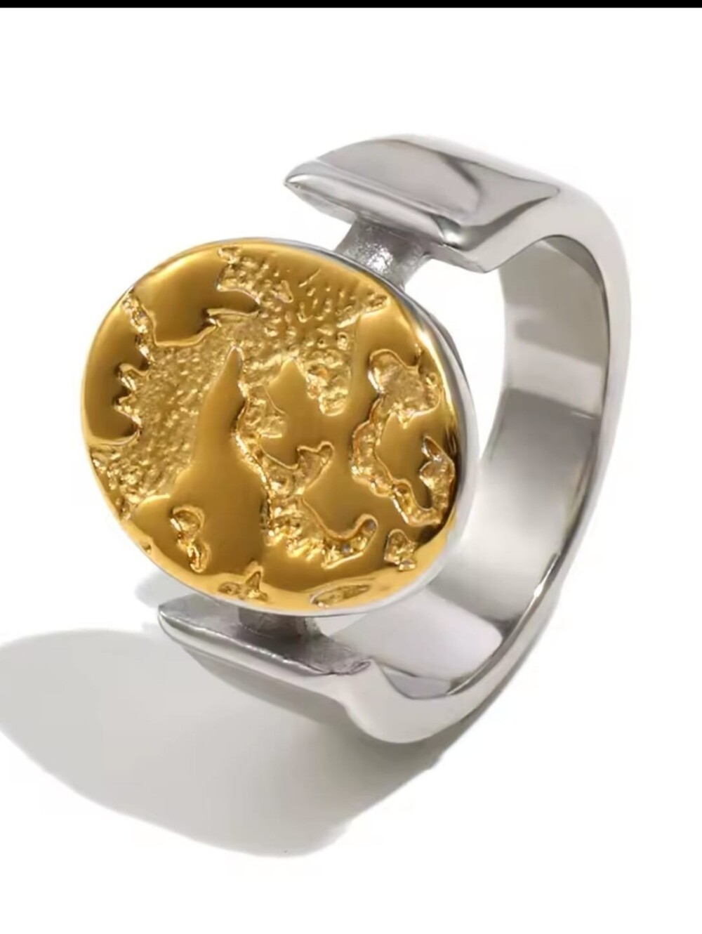 18K Gold-Plated Women's Lion Motif Ring - Elegant Gold- Silver Statement Band - Picture 2 of 7